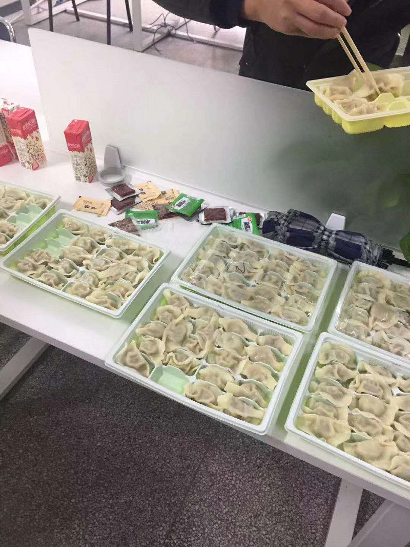 今日冬至，啟邁給全體員工送溫暖